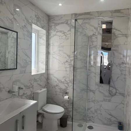 Penthouse Bbq&hot Tub 5min Walk2sea Lägenhet St. Paul's Bay