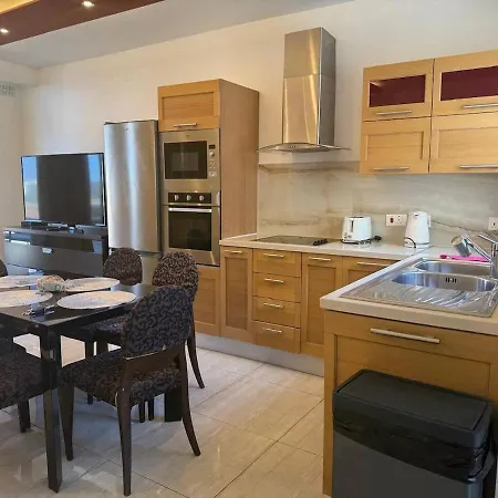 Penthouse Bbq&hot Tub 5min Walk2sea