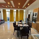 Penthouse Bbq&hot Tub 5min Walk2sea Apartment