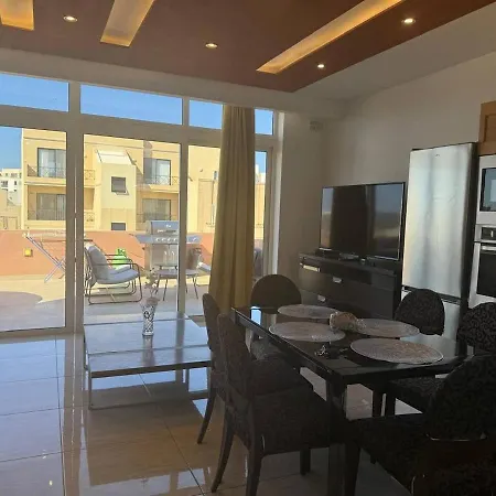 Penthouse Bbq&hot Tub 5min Walk2sea St Paul's Bay