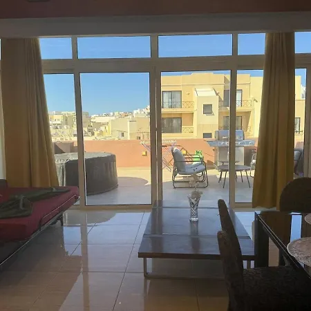 Penthouse Bbq&hot Tub 5min Walk2sea شقة